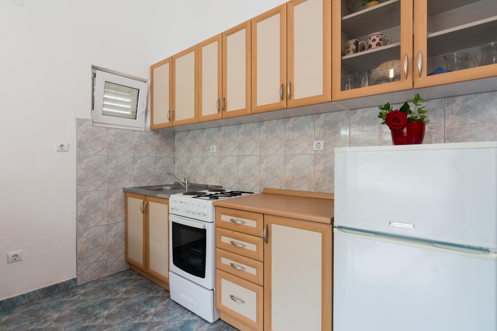 Apartments Mirko Vinišće Quarto foto