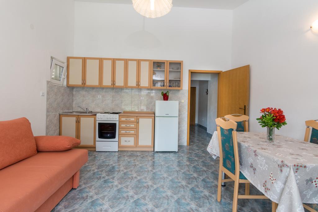 Apartments Mirko Vinišće Quarto foto