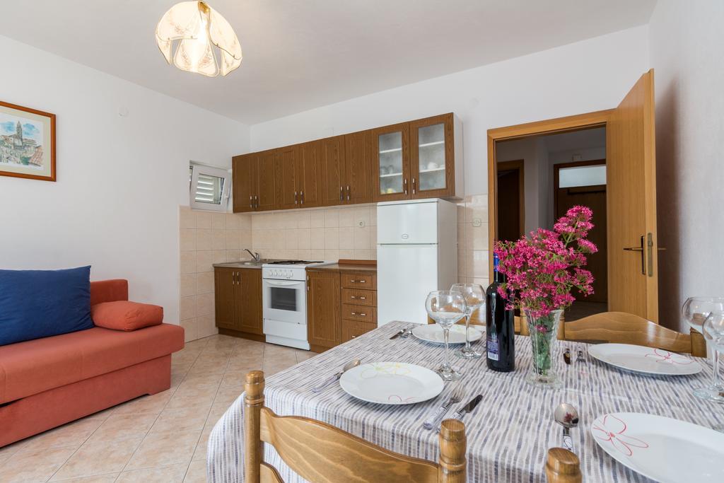 Apartments Mirko Vinišće Quarto foto